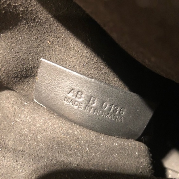 Authentic GIVENCHY LE STUDS LINE BAG - Picture 3 of 7